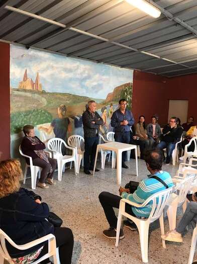 Momento de la reunión de este martes de Más por Telde en Las Longueras (Foto TA)